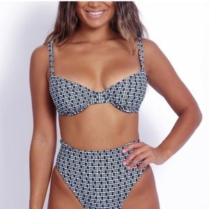 Skatie Kate Swim Bikini Top in Beverly Hills Small